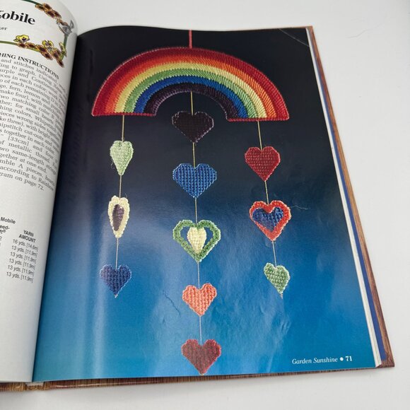 Country Keepsakes Plastic Canvas Craft Book By The Needlecraft Shop 1999 - Picture 5 of 7